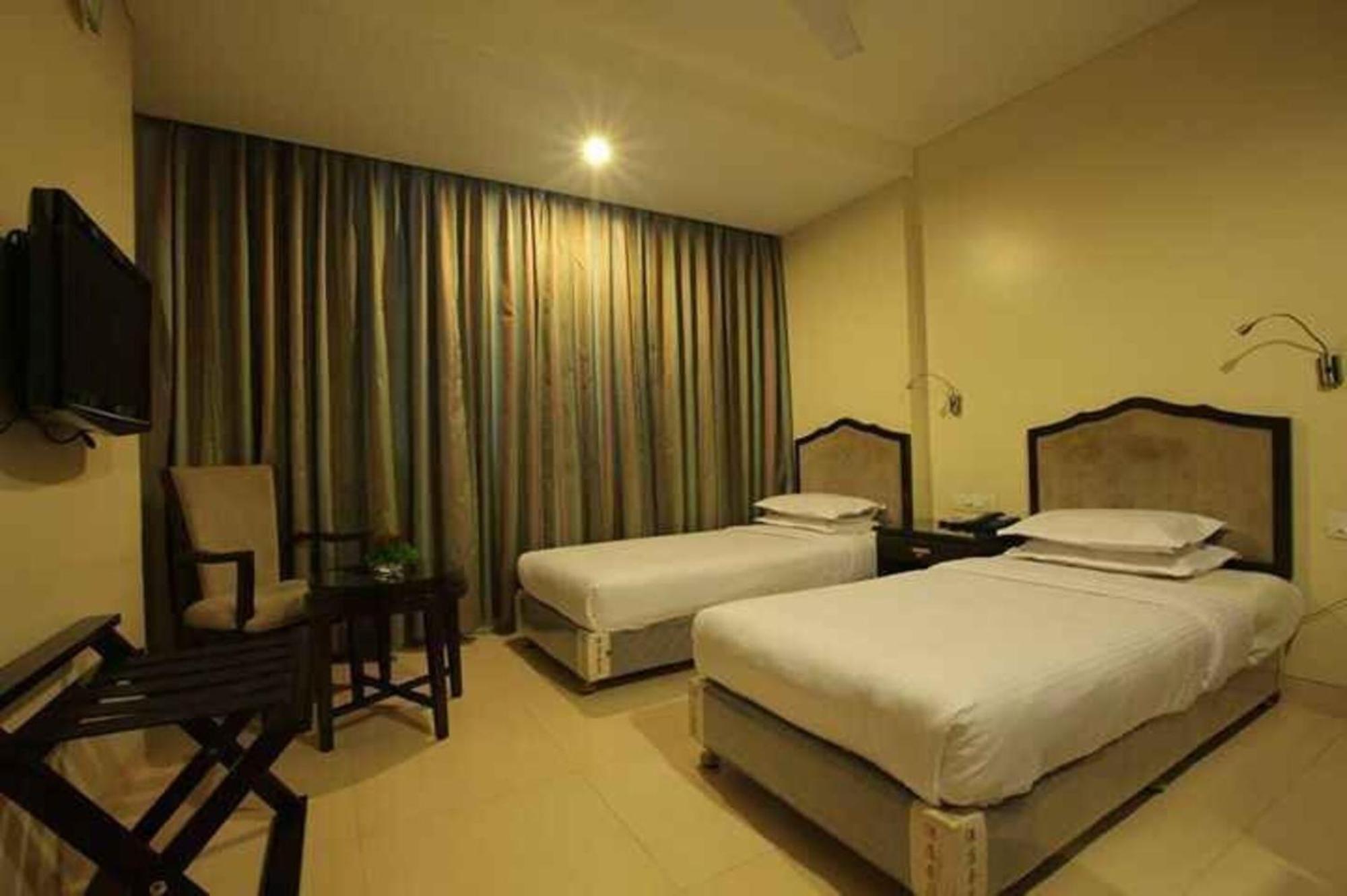Hotel Ashoka, Pune Yerandwane Exterior foto
